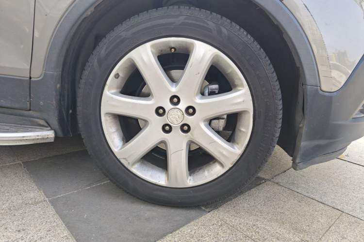 Used Buick Encore 2014 1.4T Automatic Two-Wheel Drive Urban Elite Model Right Front Wheel Hub