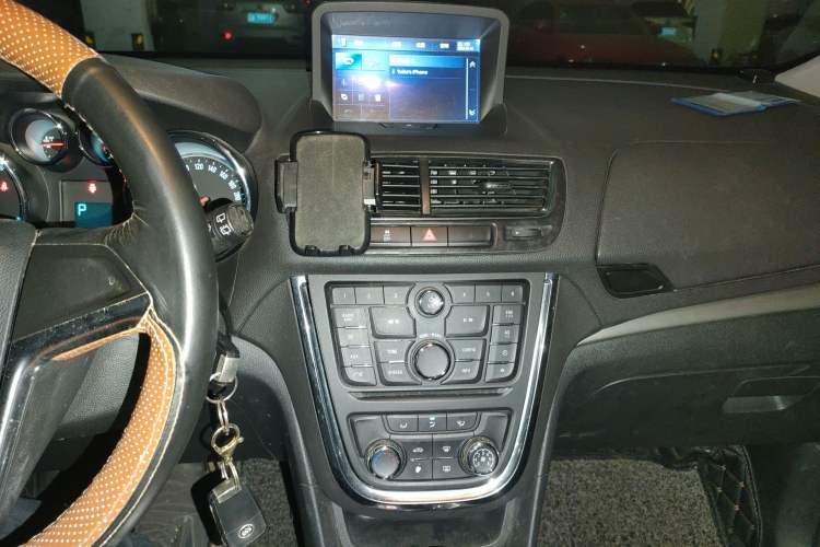Used Buick Encore 2014 1.4T Automatic Two-Wheel Drive Urban Elite Model Audio And AC Panel