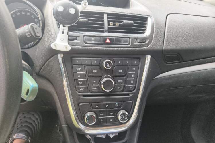 Used Buick Encore 2014 1.4T Automatic Two-Wheel Drive Urban Elite Model Audio And AC Panel
