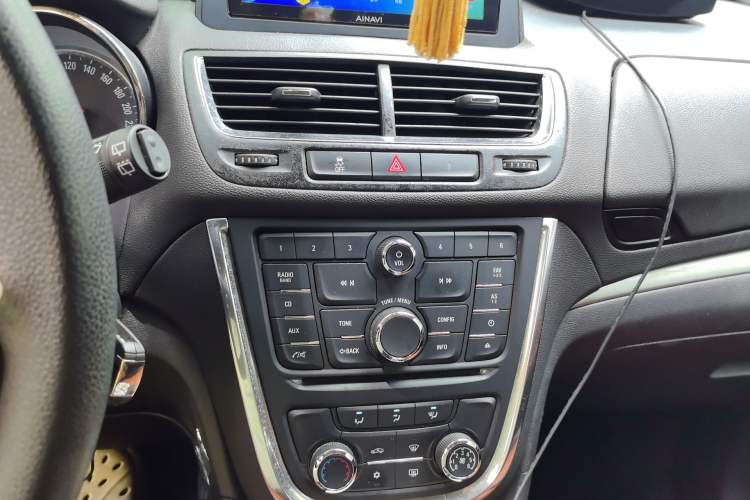 Used Buick Encore 2014 1.4T Automatic Two-Wheel Drive Urban Elite Model Audio And AC Panel