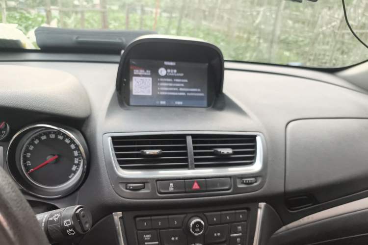 Used Buick Encore 2014 1.4T Automatic Two-Wheel Drive Urban Elite Model Audio And AC Panel