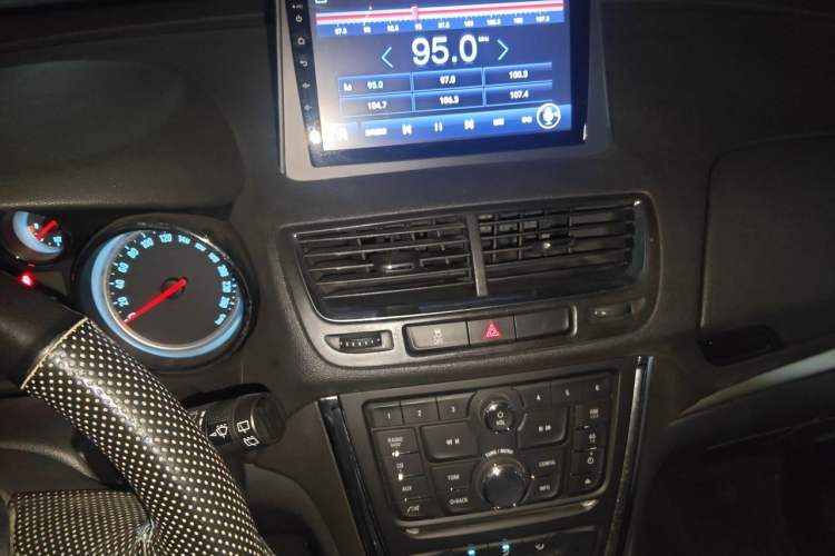 Used Buick Encore 2014 1.4T Automatic Two-Wheel Drive Urban Elite Model Audio And AC Panel