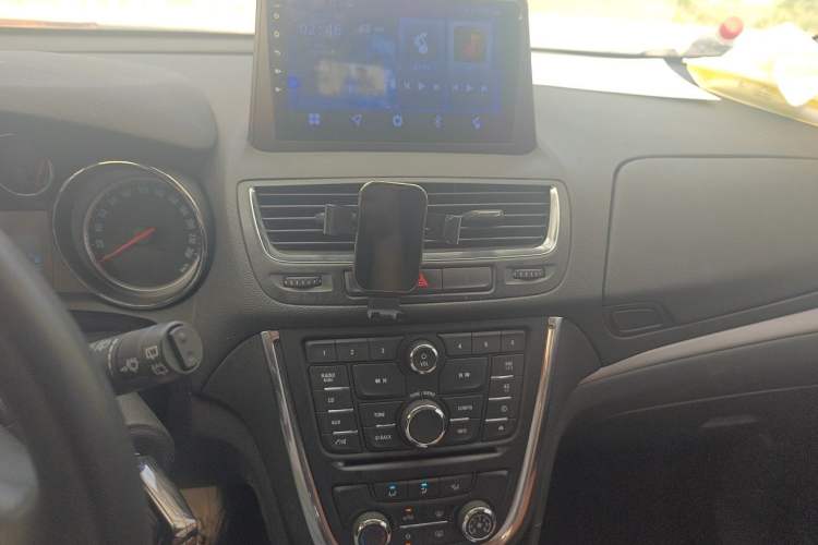 Used Buick Encore 2014 1.4T Automatic Two-Wheel Drive Urban Elite Model Audio And AC Panel