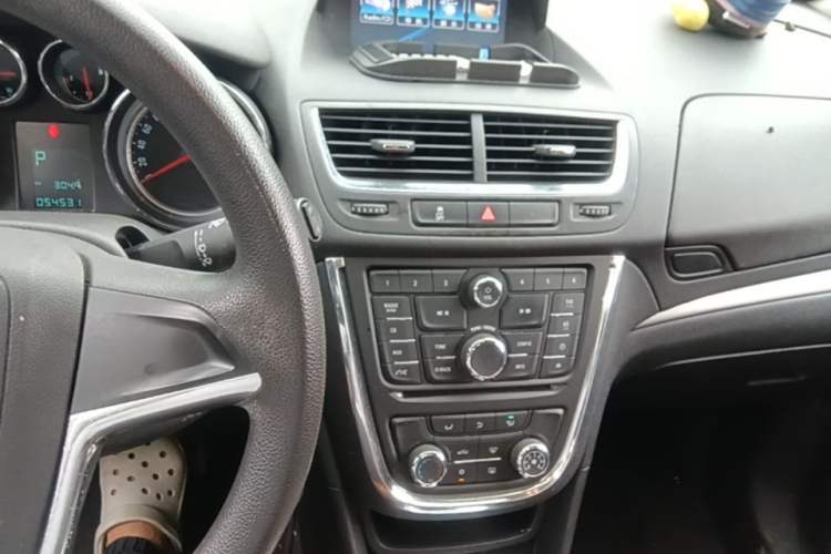 Used Buick Encore 2014 1.4T Automatic Two-Wheel Drive Urban Elite Model Audio And AC Panel