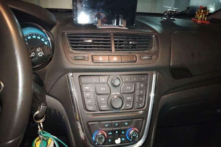 Used Buick Encore 2014 1.4T Manual Two-Wheel Drive Urban Sport Model Audio And AC Panel