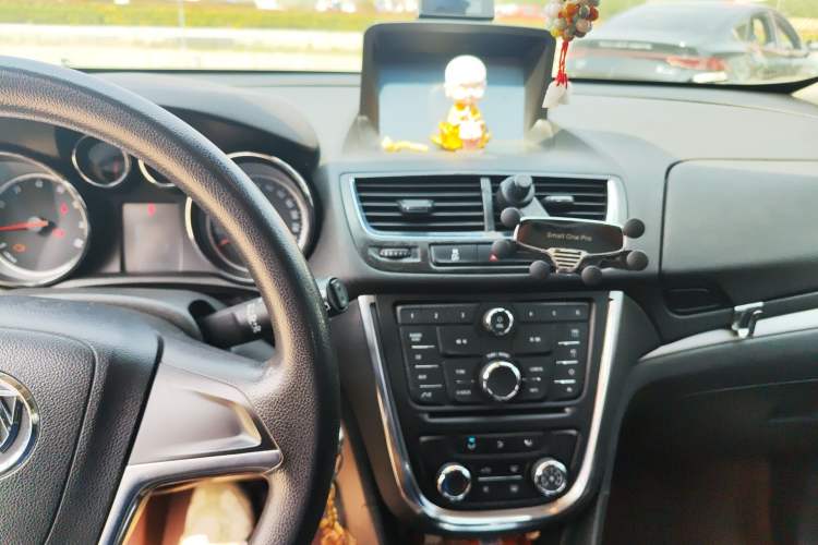 Used Buick Encore 2014 1.4T Automatic Two-Wheel Drive Urban Elite Model Audio And AC Panel