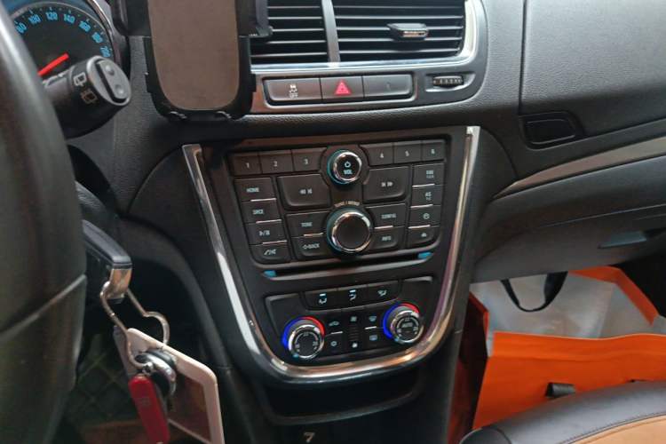Used Buick Encore 2014 1.4T Manual Two-Wheel Drive Urban Sport Model Audio And AC Panel