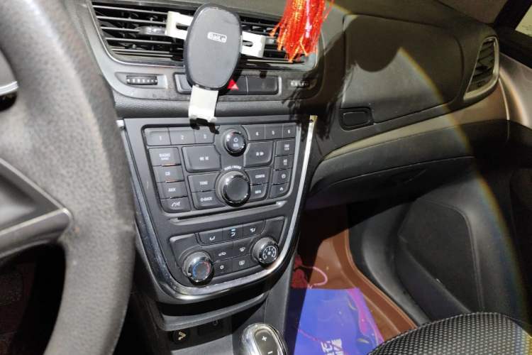 Used Buick Encore 2014 1.4T Automatic Two-Wheel Drive Urban Elite Model Audio And AC Panel