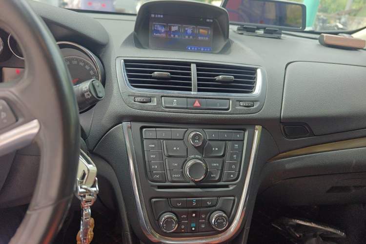 Used Buick Encore 2014 1.4T Manual Two-Wheel Drive Urban Sport Model Audio And AC Panel