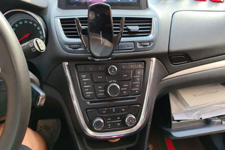 Used Buick Encore 2014 1.4T Manual Two-Wheel Drive Urban Advanced Model Audio And AC Panel