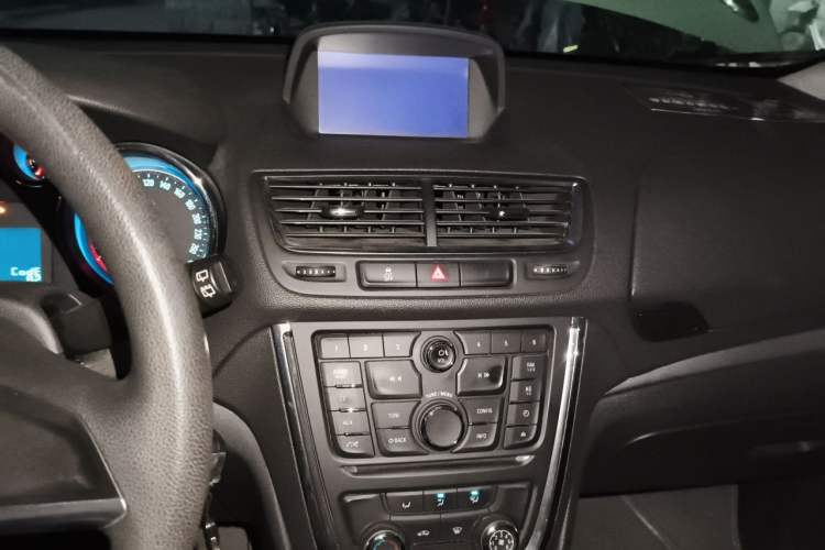 Used Buick Encore 2014 1.4T Manual Two-Wheel Drive Urban Advanced Model Audio And AC Panel