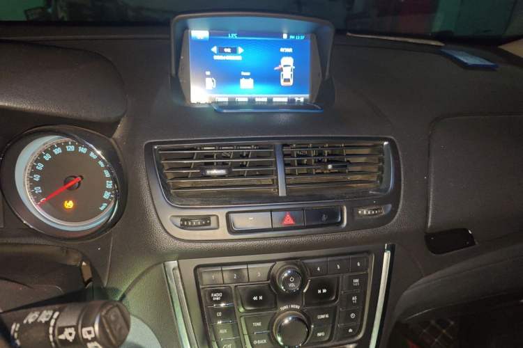 Used Buick Encore 2014 1.4T Manual Two-Wheel Drive Urban Advanced Model Audio And AC Panel