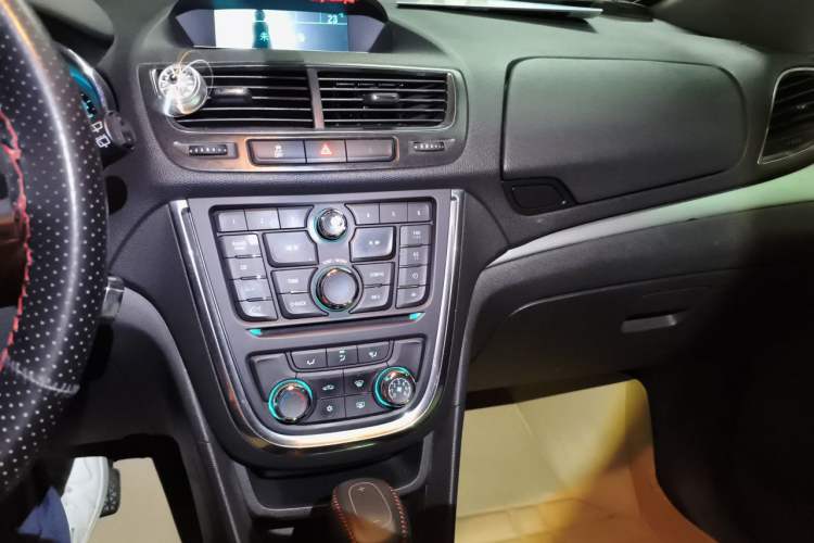 Used Buick Encore 2014 1.4T Automatic Two-Wheel Drive Urban Leading Model Audio And AC Panel