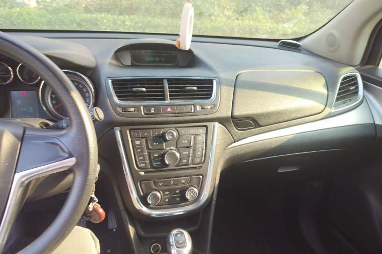 Used Buick Encore 2014 1.4T Automatic Two-Wheel Drive Urban Elite Model Audio And AC Panel