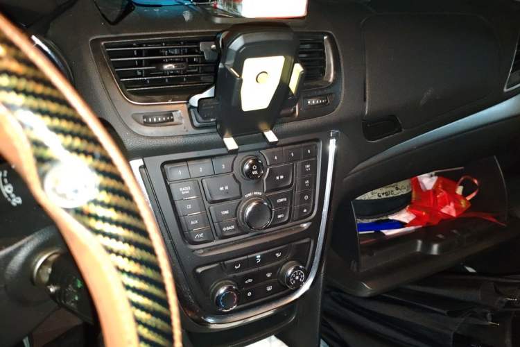 Used Buick Encore 2014 1.4T Automatic Two-Wheel Drive Urban Elite Model Audio And AC Panel