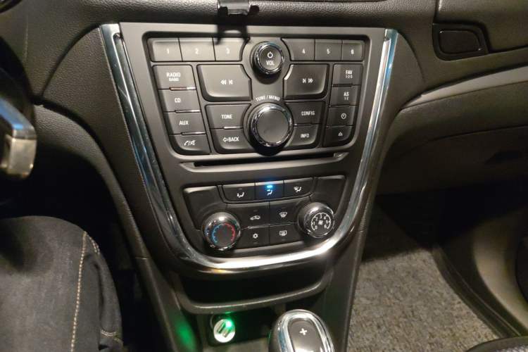 Used Buick Encore 2014 1.4T Automatic Two-Wheel Drive Urban Elite Model Audio And AC Panel