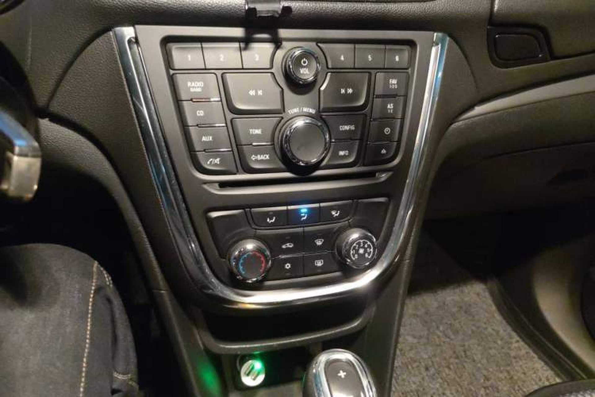 Used Buick Encore 2014 1.4T Automatic Two-Wheel Drive Urban Elite Model Audio And AC Panel