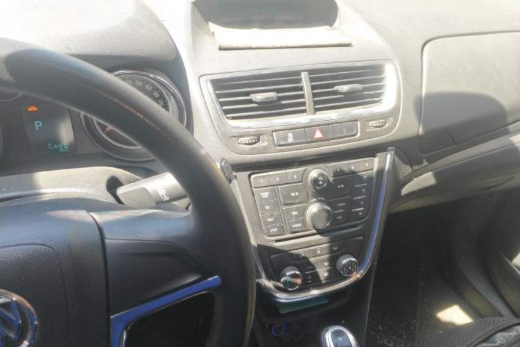 Used Buick Encore 2014 1.4T Automatic Two-Wheel Drive Urban Elite Model Audio And AC Panel
