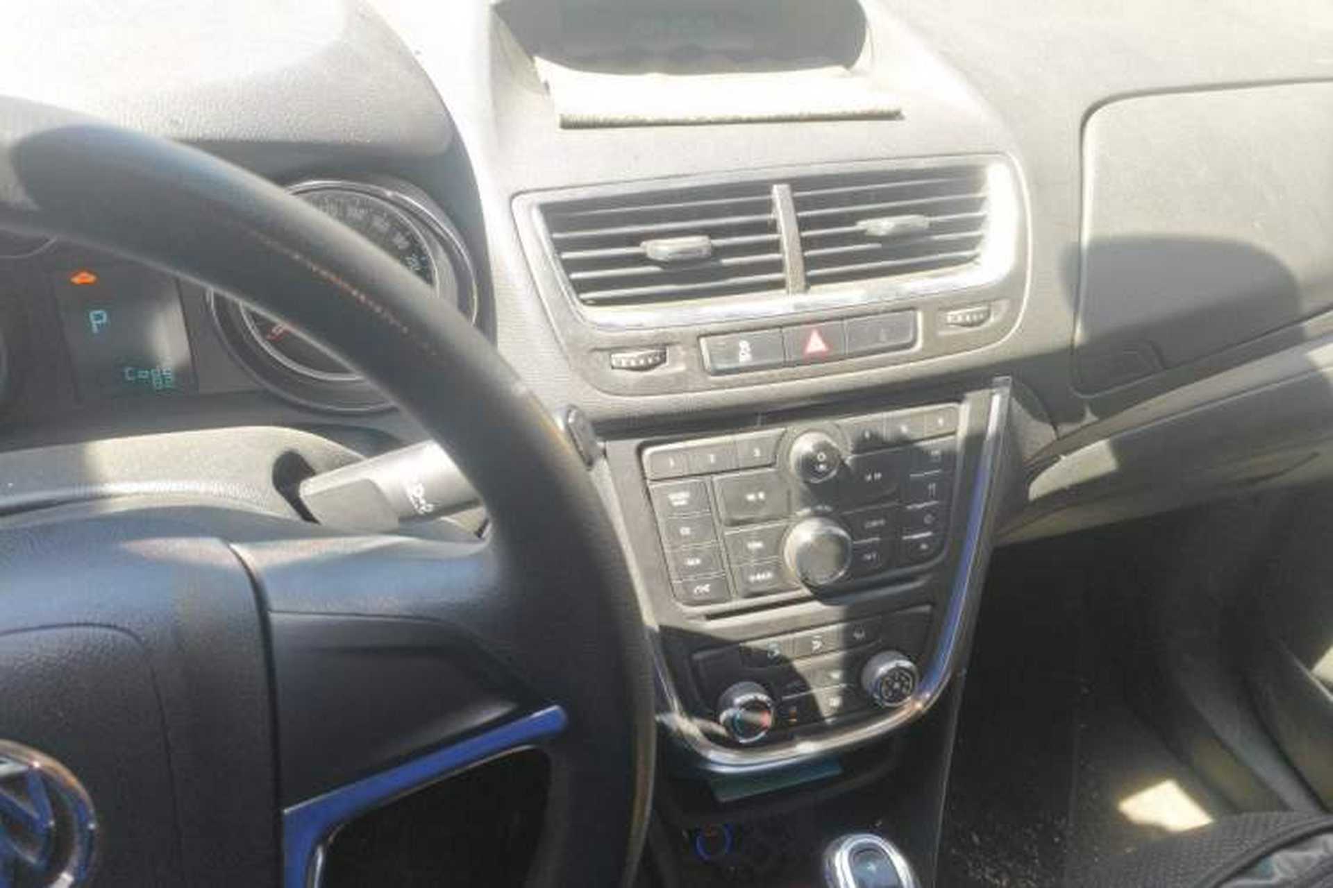 Used Buick Encore 2014 1.4T Automatic Two-Wheel Drive Urban Elite Model Audio And AC Panel