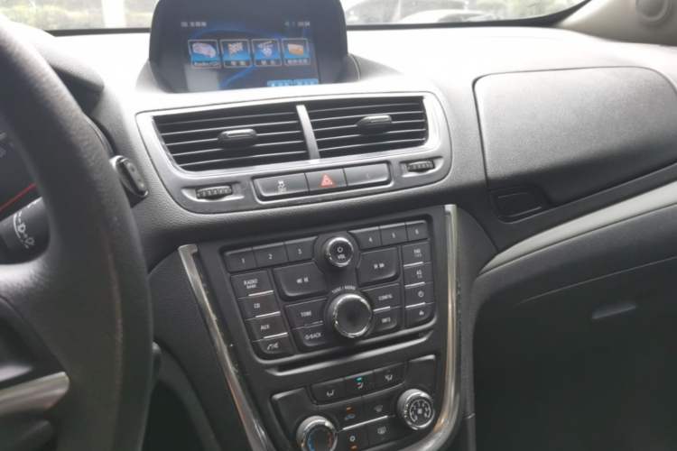 Used Buick Encore 2014 1.4T Automatic Two-Wheel Drive Urban Elite Model Audio And AC Panel