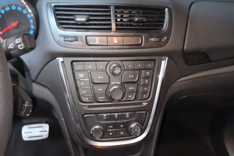 Used Buick Encore 2014 1.4T Automatic Two-Wheel Drive Urban Elite Model Audio And AC Panel
