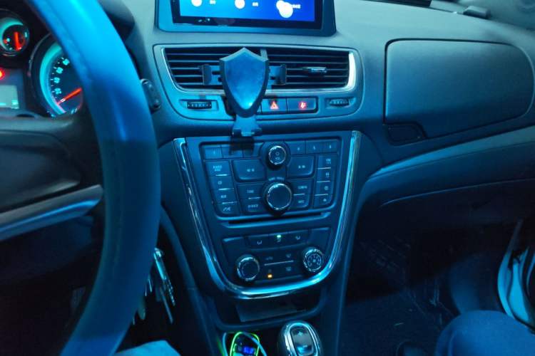 Used Buick Encore 2014 1.4T Automatic Two-Wheel Drive Urban Elite Model Audio And AC Panel