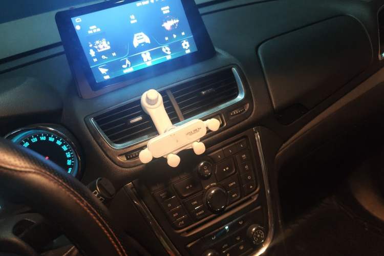 Used Buick Encore 2014 1.4T Automatic Two-Wheel Drive Urban Elite Model Audio And AC Panel