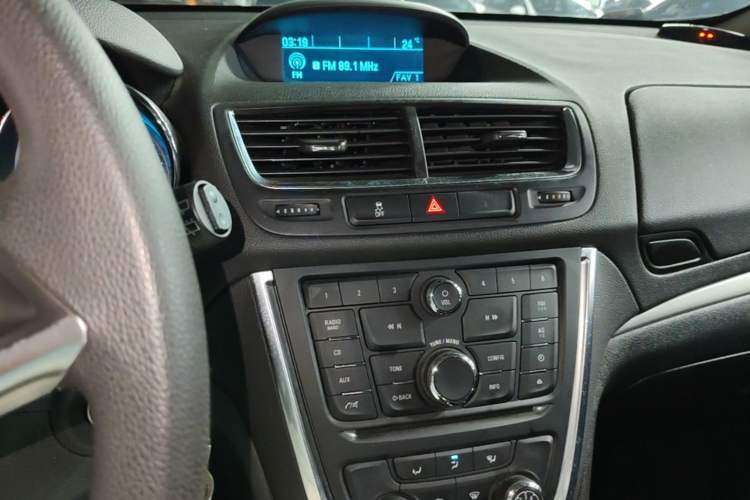 Used Buick Encore 2014 1.4T Automatic Two-Wheel Drive Urban Elite Model Audio And AC Panel