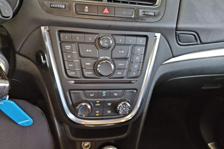 Used Buick Encore 2014 1.4T Automatic Two-Wheel Drive Urban Elite Model Audio And AC Panel