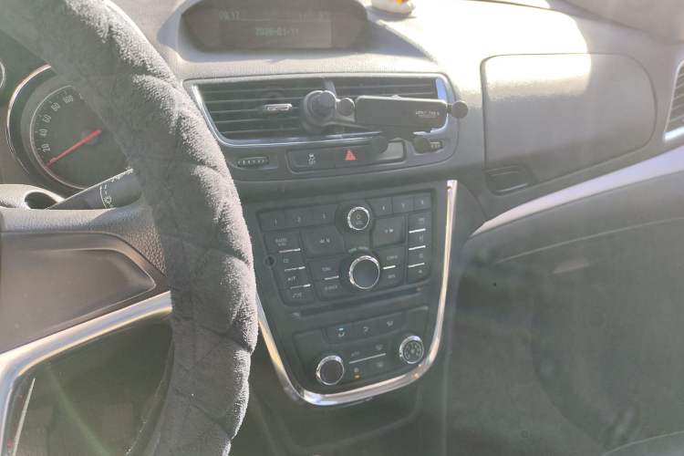 Used Buick Encore 2014 1.4T Manual Two-Wheel Drive Urban Advanced Model Audio And AC Panel