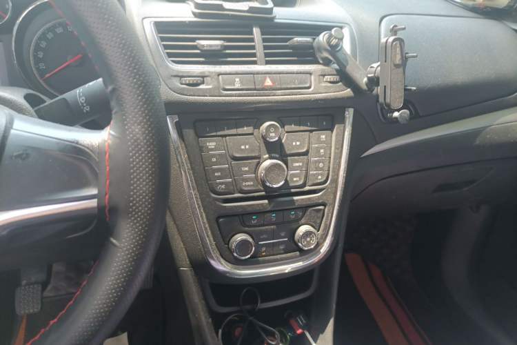 Used Buick Encore 2014 1.4T Manual Two-Wheel Drive Urban Advanced Model Audio And AC Panel