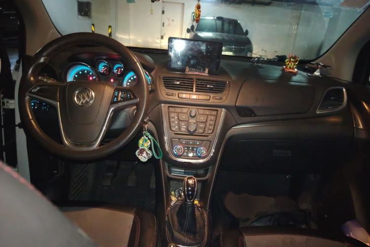 Used Buick Encore 2014 1.4T Manual Two-Wheel Drive Urban Sport Model Center Console