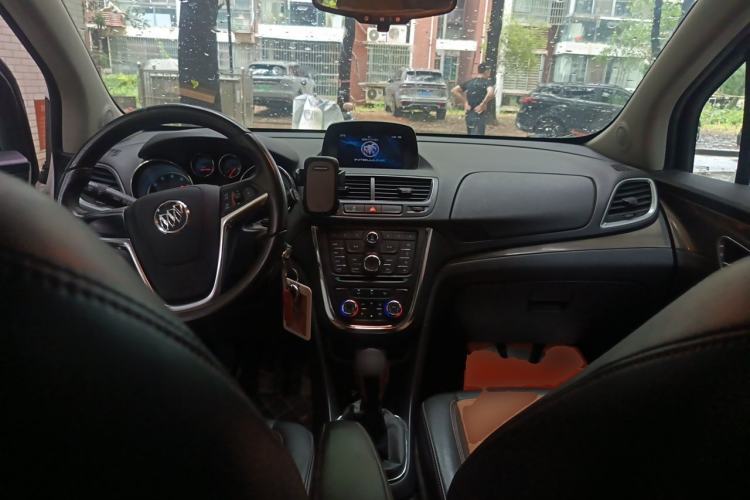 Used Buick Encore 2014 1.4T Manual Two-Wheel Drive Urban Sport Model Center Console