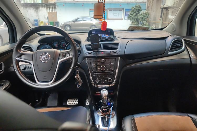Used Buick Encore 2014 1.4T Automatic All-Wheel-Drive Flagship Edition Center Console