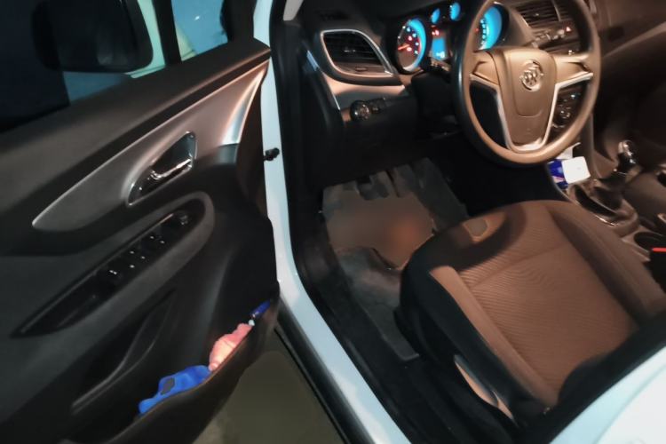 Used Buick Encore 2014 1.4T Manual Two-Wheel Drive Urban Advanced Model Driver Seat