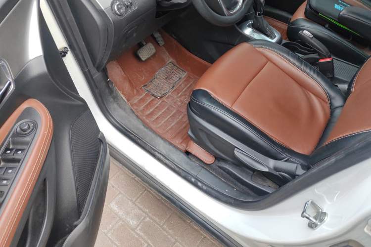Used Buick Encore 2014 1.4T Automatic Two-Wheel Drive Urban Elite Model Driver Seat