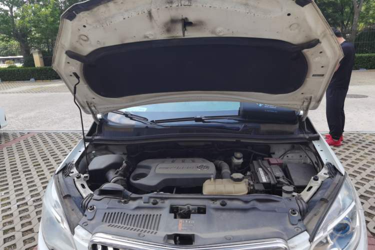 Used Buick Encore 2014 1.4T Automatic Two-Wheel Drive Urban Elite Model Engine Bay