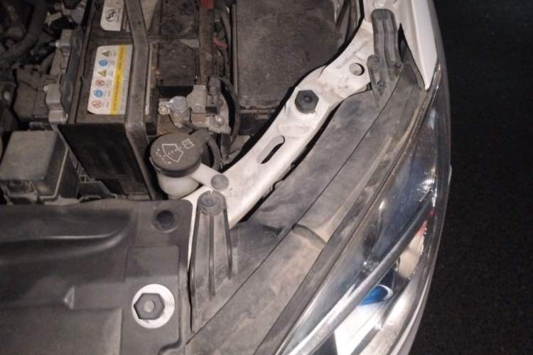 Used Buick Encore 2014 1.4T Automatic Two-Wheel Drive Urban Leading Model Engine Bay Left