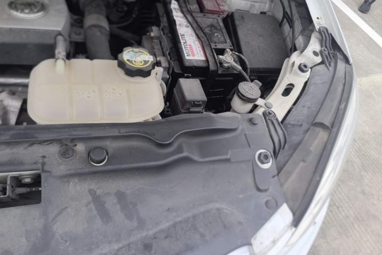 Used Buick Encore 2014 1.4T Automatic Two-Wheel Drive Urban Elite Model Engine Bay Left