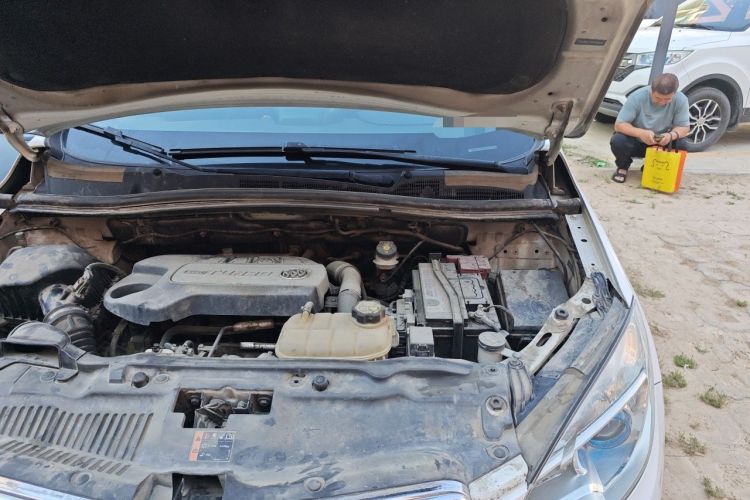 Used Buick Encore 2014 1.4T Automatic Two-Wheel Drive Urban Elite Model Engine Bay Left