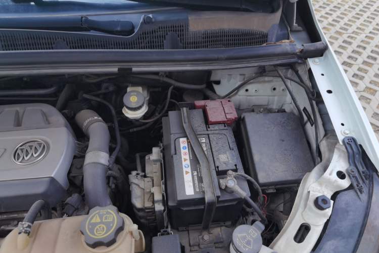 Used Buick Encore 2014 1.4T Automatic Two-Wheel Drive Urban Elite Model Engine Bay Left