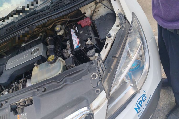 Used Buick Encore 2014 1.4T Manual Two-Wheel Drive Urban Advanced Model Engine Bay Left