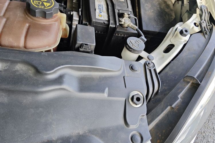 Used Buick Encore 2014 1.4T Automatic Two-Wheel Drive Urban Elite Model Engine Bay Left