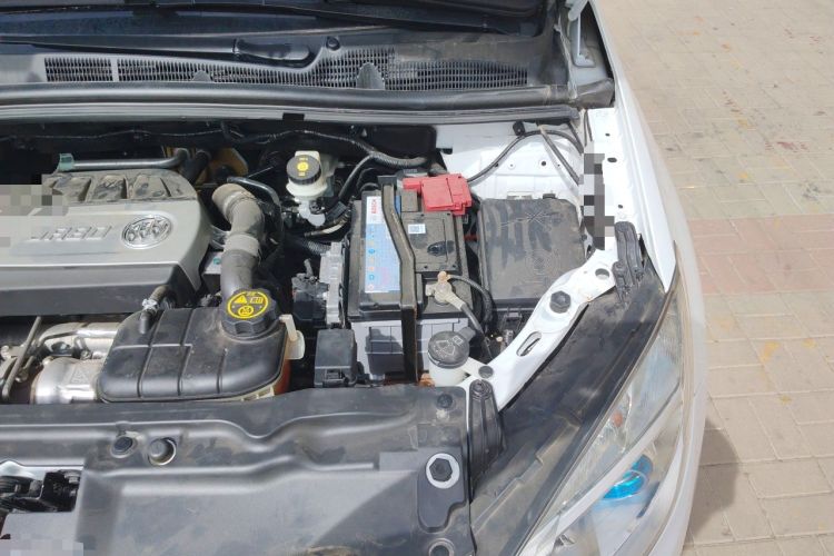 Used Buick Encore 2014 1.4T Manual Two-Wheel Drive Urban Advanced Model Engine Bay Left
