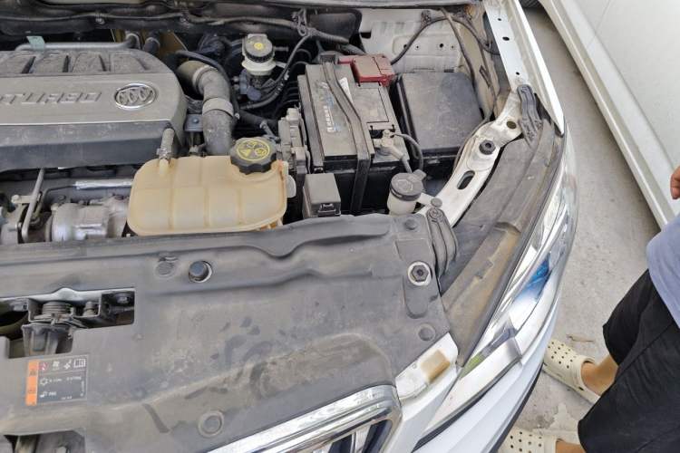 Used Buick Encore 2014 1.4T Automatic Two-Wheel Drive Urban Elite Model Engine Bay Left