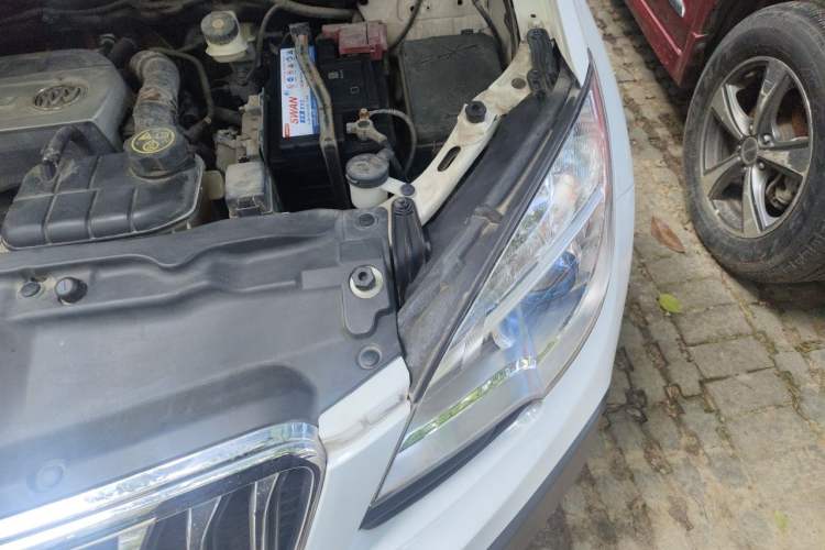 Used Buick Encore 2014 1.4T Automatic Two-Wheel Drive Urban Elite Model Engine Bay Left