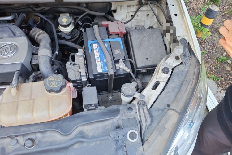 Used Buick Encore 2014 1.4T Automatic Two-Wheel Drive Urban Elite Model Engine Bay Left