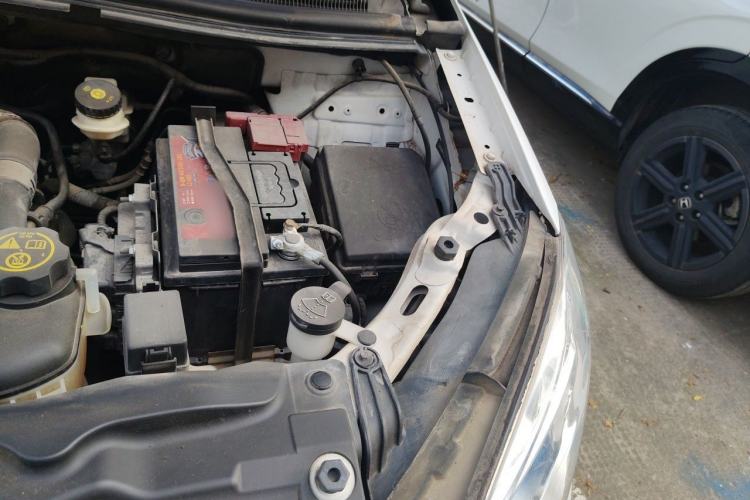 Used Buick Encore 2014 1.4T Automatic Two-Wheel Drive Urban Elite Model Engine Bay Left