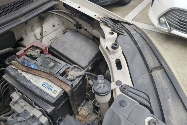 Used Buick Encore 2014 1.4T Automatic Two-Wheel Drive Urban Elite Model Engine Bay Left