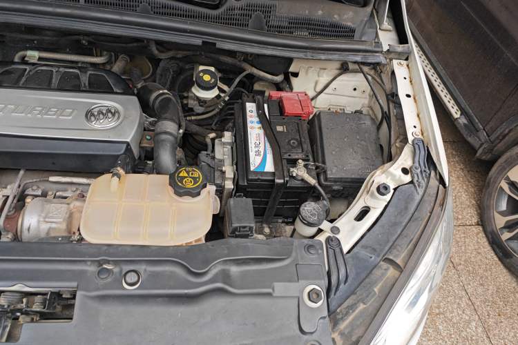 Used Buick Encore 2014 1.4T Manual Two-Wheel Drive Urban Advanced Model Engine Bay Left